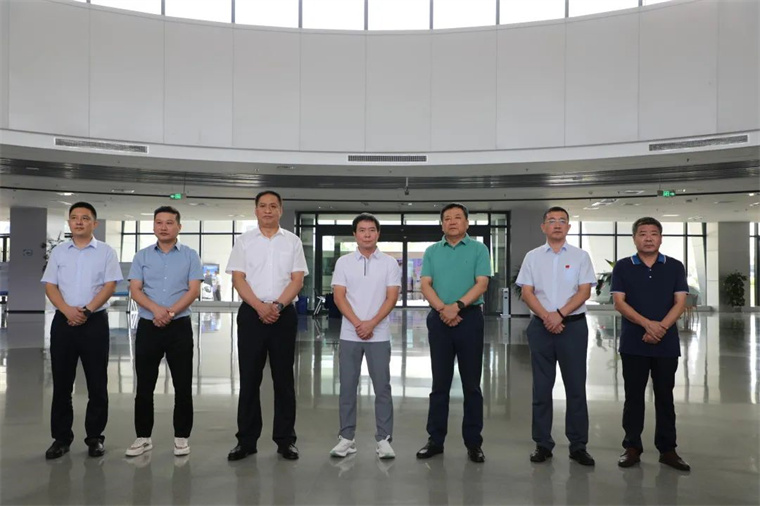 mk体育-MKsports官网体育陪同舒华体育来滨考察体育产业发展情况