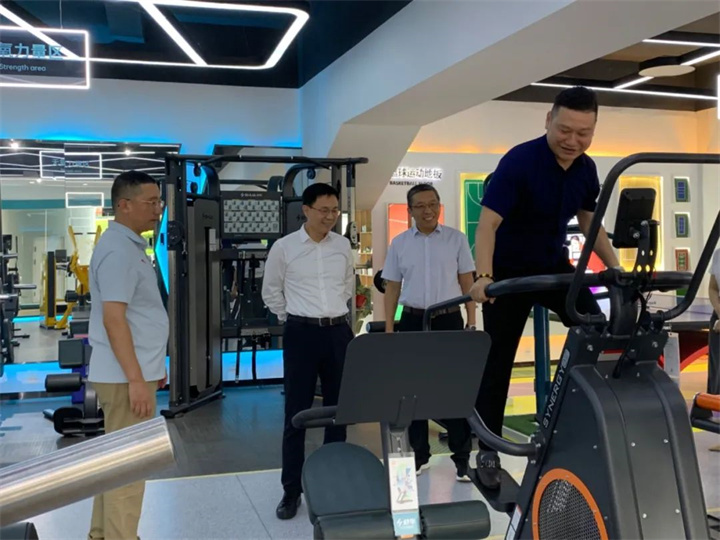 济南市体育局局长董怀敏一行莅临mk体育-MKsports官网体育参观指导